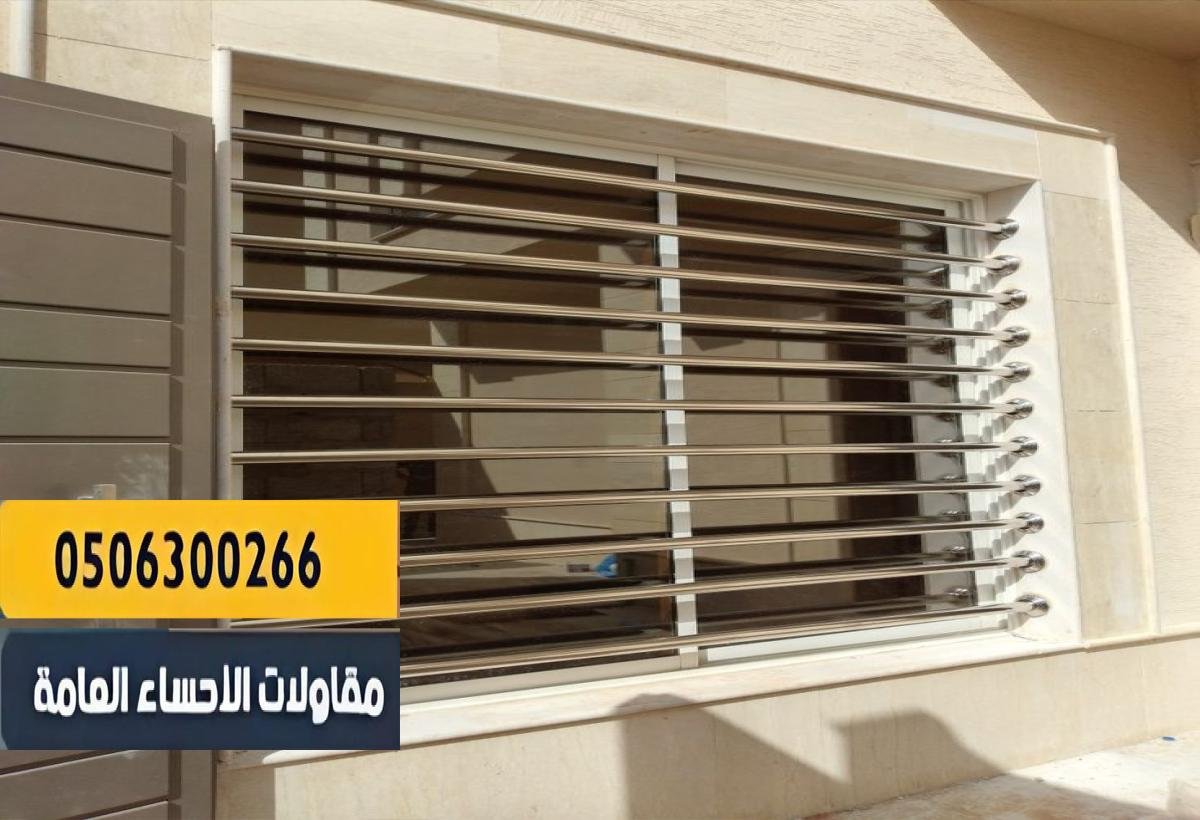 حداد محترف في تفصيل أبواب وشبابيك حديدية عالية الجودة.